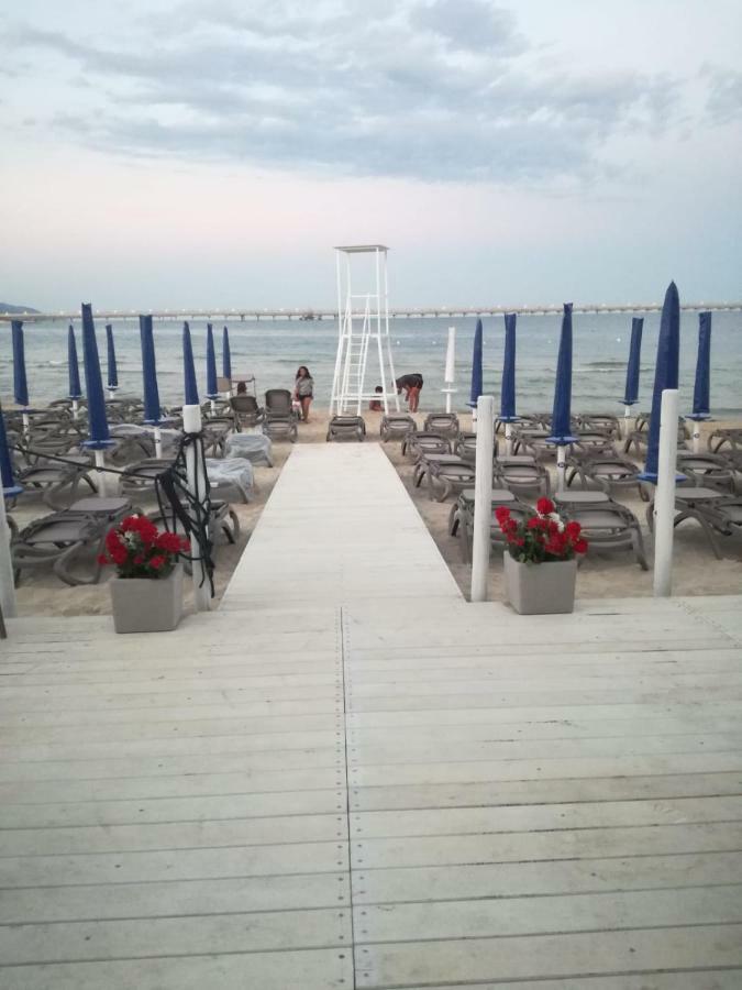 La Dolce Vista - B&B Di Charme Manfredonia Bagian luar foto